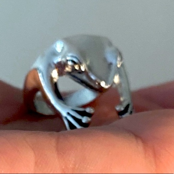 The hugging Frog Prince oversized ring. 925 stamped silver peeking - Picture 3 of 5